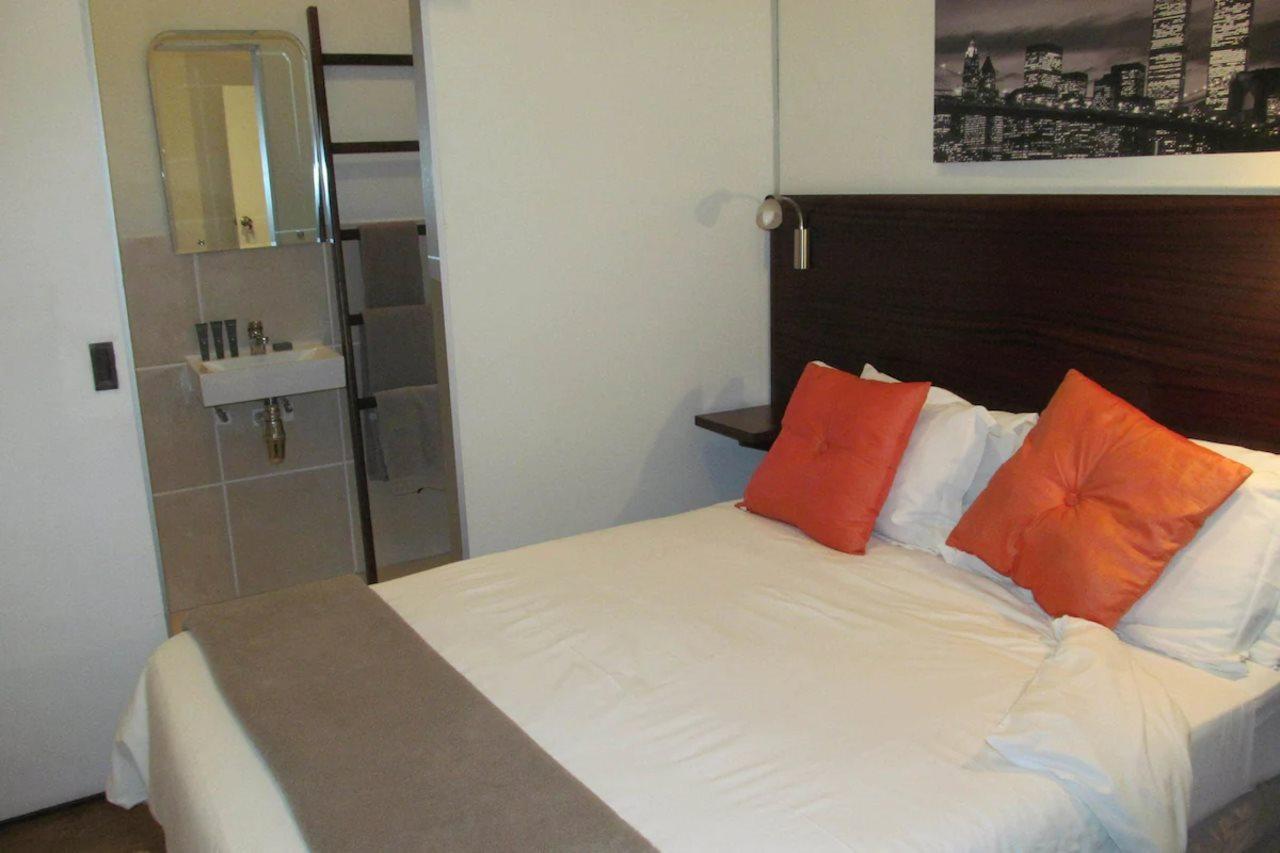 The Vic Hotel Port Elizabeth Exterior photo