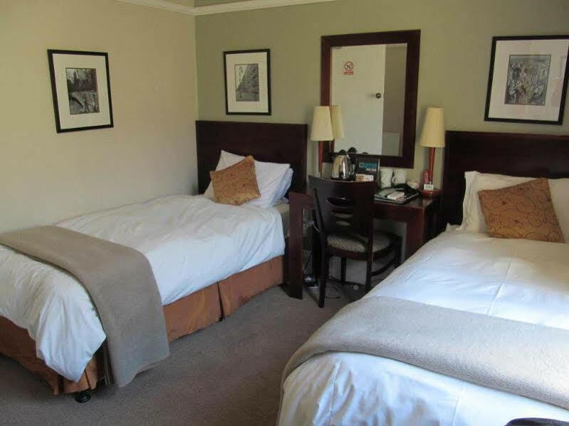 The Vic Hotel Port Elizabeth Exterior photo