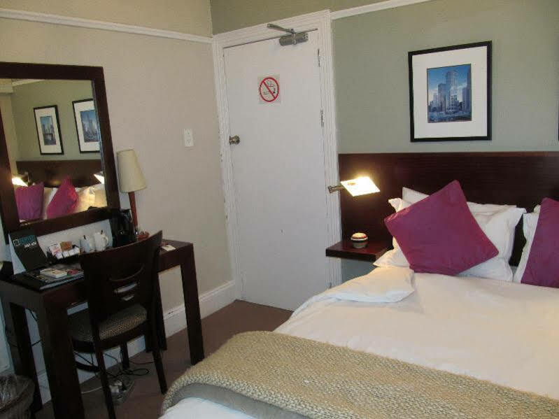 The Vic Hotel Port Elizabeth Exterior photo